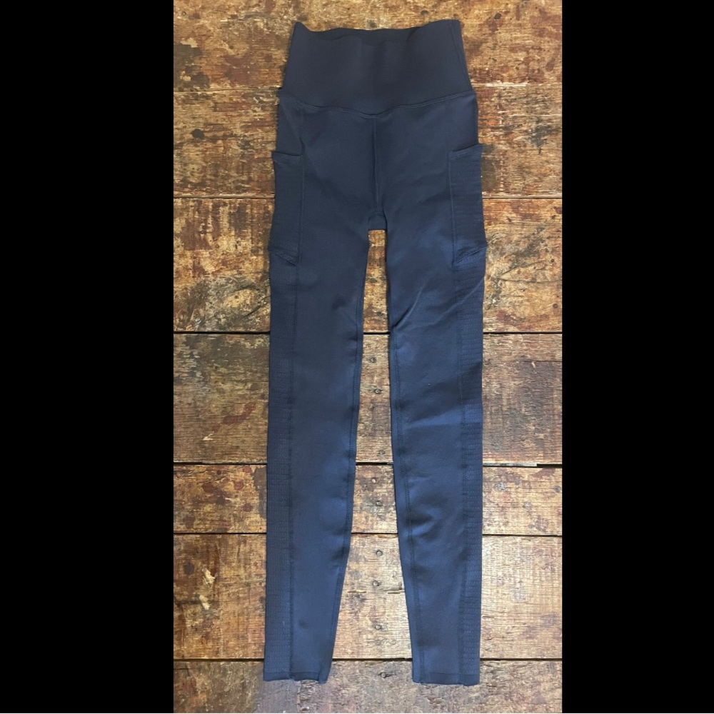 NWT Sculptknit leggings with pockets MADE BY FABLETICS navy blue size small
